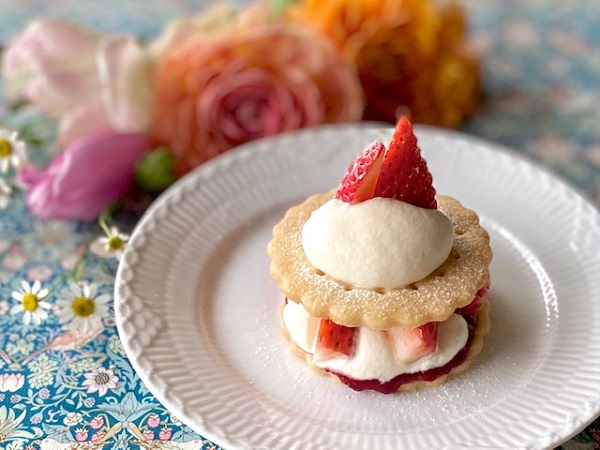 さくさくのストロベリーショートケーキ - 妖精たちがお茶を飲みにきたら